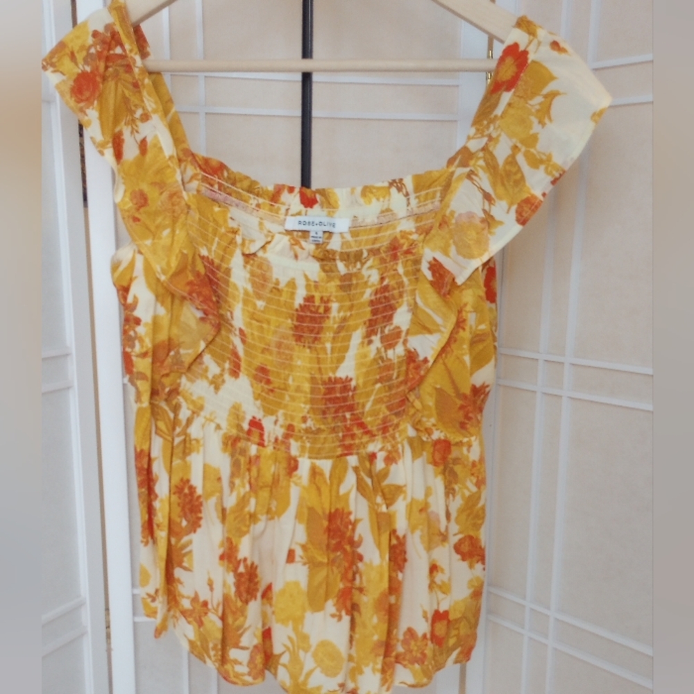 ROSE & OLIVE Women's Small Ruched Gold Mustard Flutter Sleeve Tank Top Ruffled - Picture 3 of 13